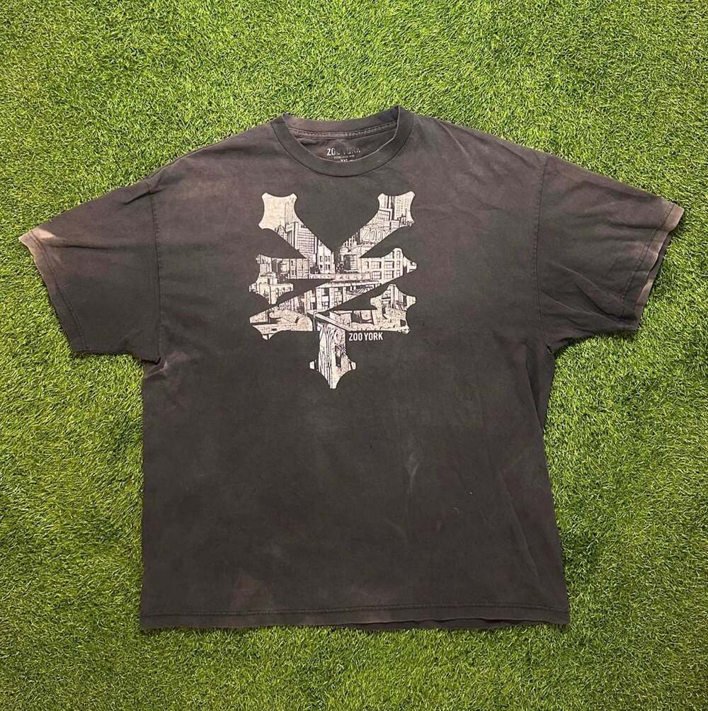 Y2K 2000s Zoo York Black City Skyline Logo Graphic T-Shirt Skateboarding Streetw